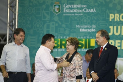 Imagem do Prefeito Fernando Assef ao lado da Presidente Dilma Rousseff.