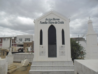 Imagem do túmulo da Família Vieira da Costa, em 2015.