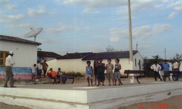 Imagem da praça pouco tempo depois de sua construção.