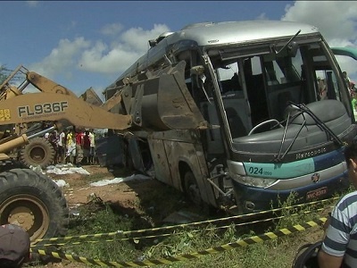 Ônibus envolvido no acidente.