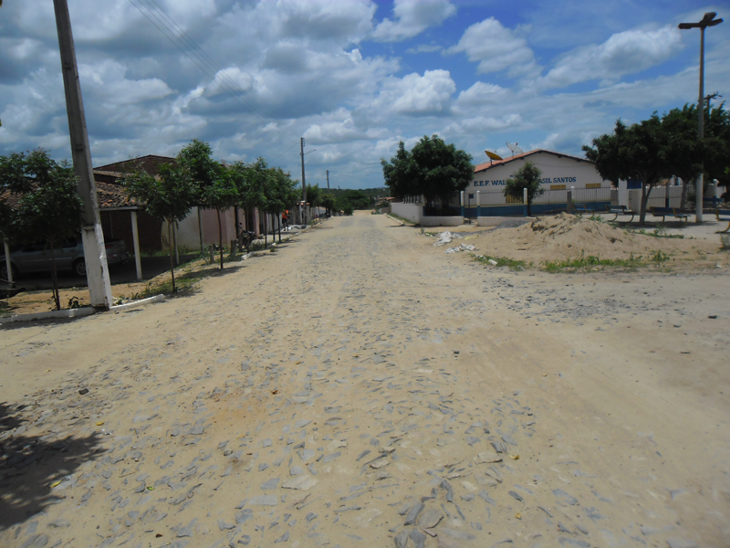 Cruzamento com a Rua José Vieira de Freitas.
