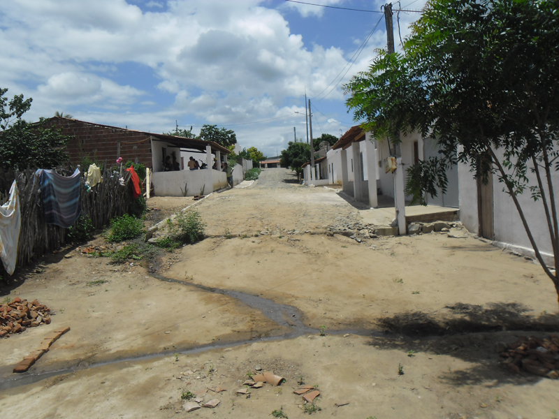 Cruzamento com a Rua Raimundo Ferreira de Melo.